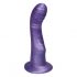 The product name translated from Hungarian to Swedish and simplified would be:

**Ylva & Dite Kajsa - Sugbaserat ribbat dildo (metalliskt lila)**