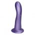 The product name translated from Hungarian to Swedish and simplified would be:

**Ylva & Dite Kajsa - Sugbaserat ribbat dildo (metalliskt lila)**